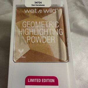 NEW Wet n Wild Geometric Highlighting Powder Limited Edition in Sun Ceremony